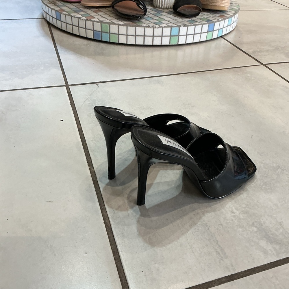 Steve Madden Signal Patent Mules Heels - Black Patent - Picture 7 of 8